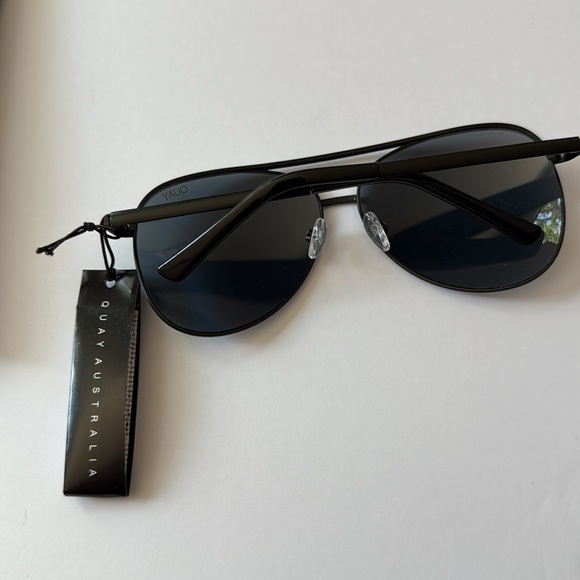 Quay Sunglasses - Picture 4 of 4